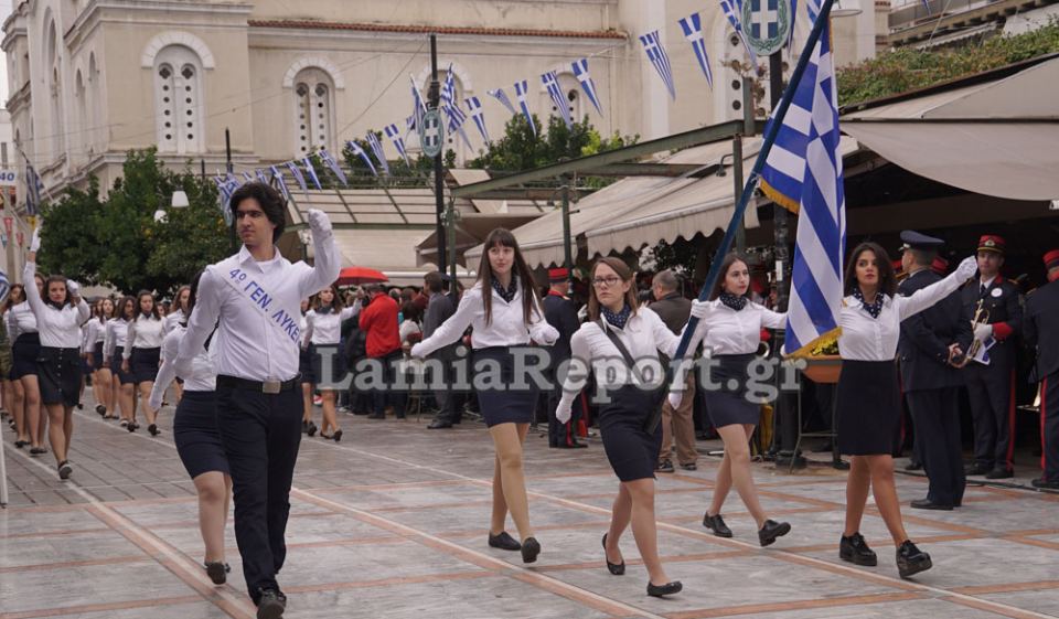 Η μεγάλη μαθητική και στρατιωτική παρέλαση στη Λαμία - Φωτορεπορτάζ