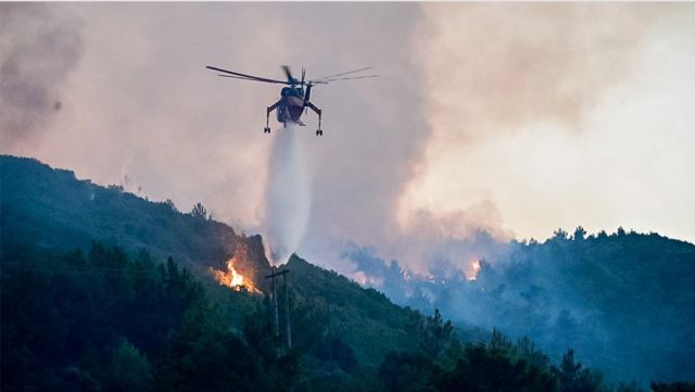 Εύβοια: Ενισχύονται οι δυνάμεις, πλησιάζει κατοικημένη περιοχή το μέτωπο της πυκραγιάς, σχέδιο εκκένωσης στο χωριό Κρεμαστός