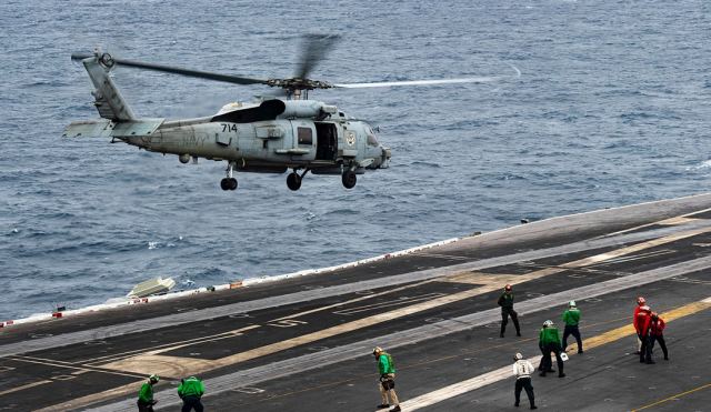 Τρία νέα ελικόπτερα Romeo MH-60R Seahawk παραλαμβάνει το Πολεμικό Ναυτικό