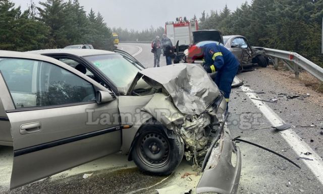 Σοβαρό τροχαίο με τραυματίες έξω από τη Λαμία (ΒΙΝΤΕΟ - ΦΩΤΟ)