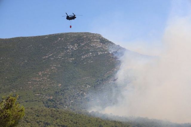 Κεραυνοί «έσπειραν» πυρκαγιές σε δύσβατα σημεία