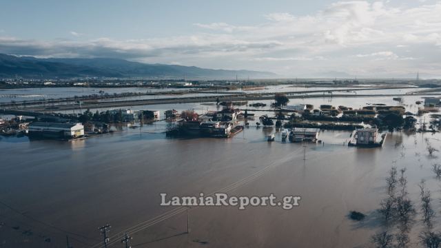 Λαμία: Σκέπασε τα πάντα ο Σπερχειός - Δείτε ΒΙΝΤΕΟ από drone