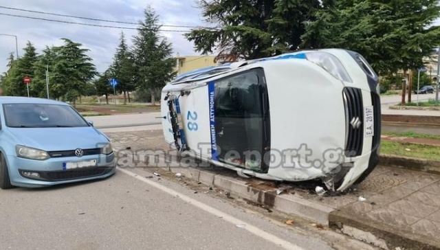 Λαμία: Τροχαίο με περιπολικό σε διασταύρωση - Δείτε εικόνες