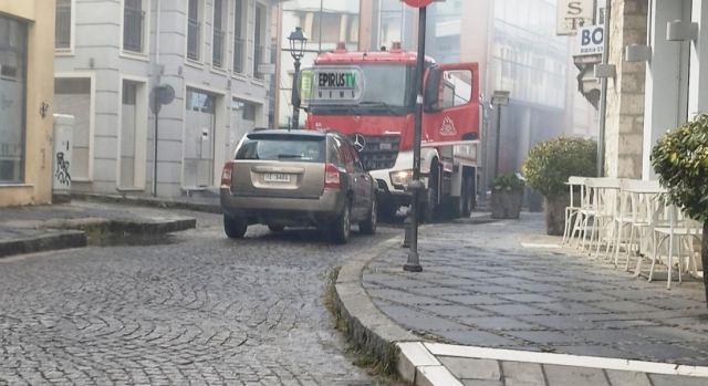 Φωτιά σε διαμέρισμα στα Ιωάννινα - Απεγκλωβίστηκαν δύο άτομα