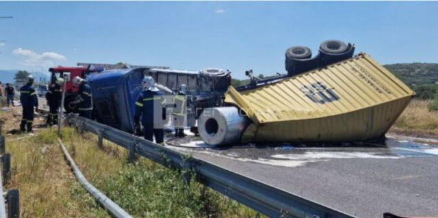 Βόλος: Φοβερό τροχαίο με ανατροπή νταλίκας (ΦΩΤΟ - ΒΙΝΤΕΟ)