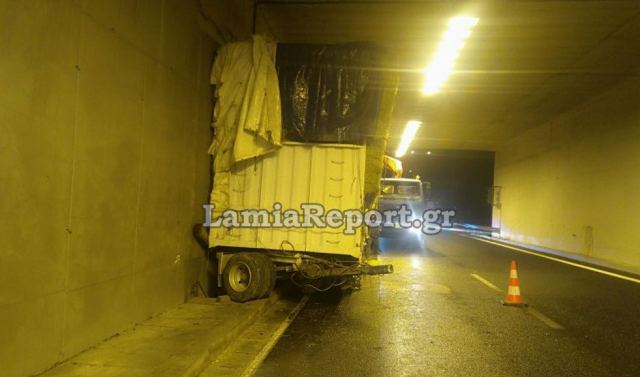 Φθιώτιδα: Έσπασε τρέιλερ μέσα σε τούνελ - Δείτε εικόνες