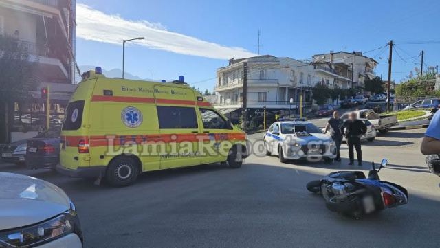 Τροχαίο με μηχανάκι στη Λαμία (ΒΙΝΤΕΟ-ΦΩΤΟ)