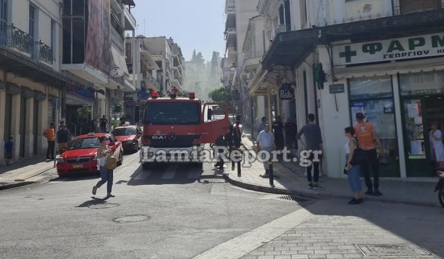 Έκτακτο: Φωτιά σε κατάστημα εστίασης στην πλατεία Πάρκου