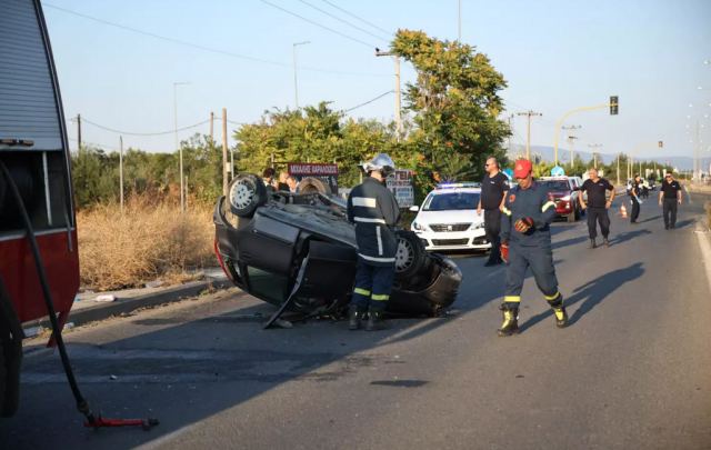 Σφοδρή μετωπική με έναν νεκρό και δύο τραυματίες - Δείτε εικόνες