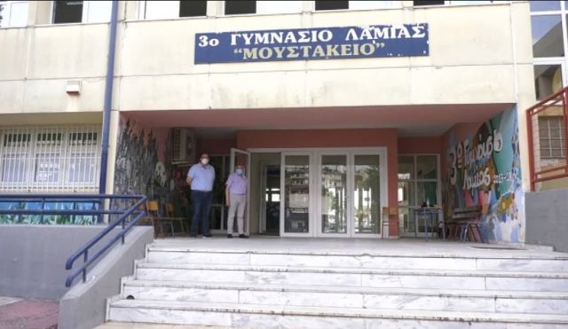 Χριστουγεννιάτικη εορταγορά στο 3ο Γυμνάσιο Λαμίας