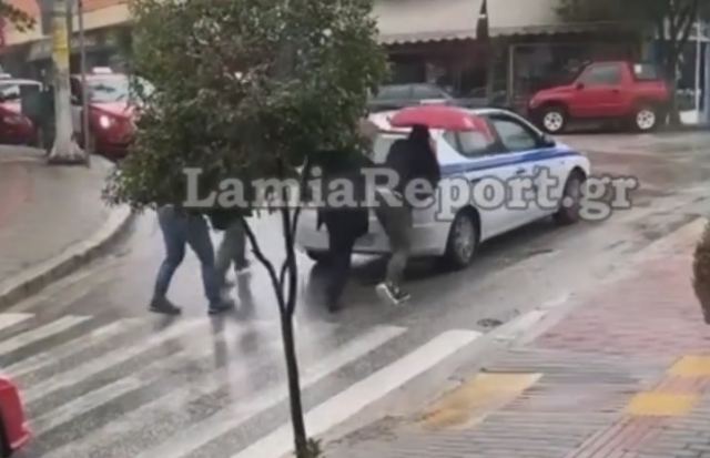 Λαμία: Πως να κυνηγήσουν τους κακοποιούς με τέτοια ελαστικά;