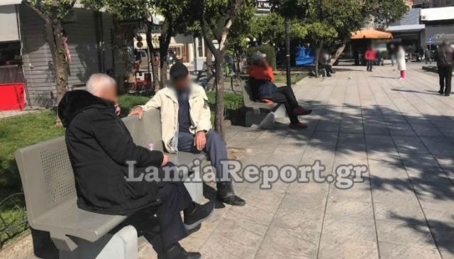 Λαμία: Ηλικιωμένοι βγήκαν βόλτα στην πλατεία... όπως πάντα!