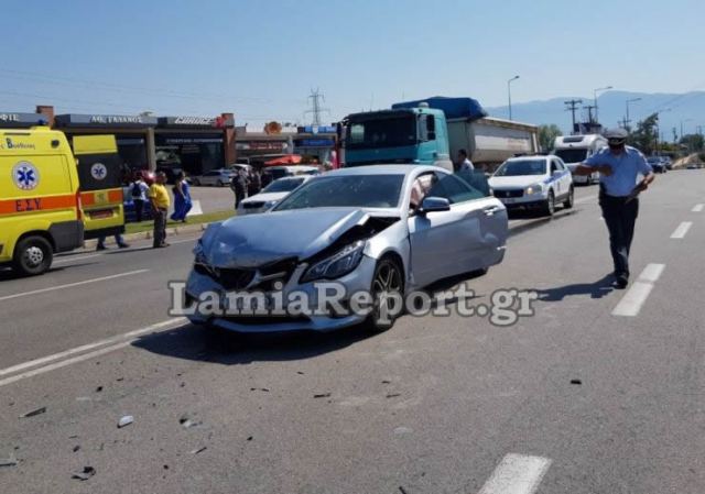 Λαμία: Τροχαίο με δύο τραυματίες – Δείτε εικόνες