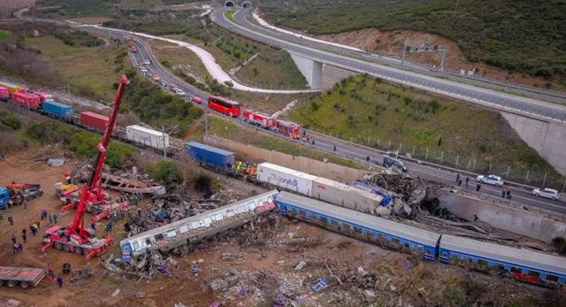 Με τις καταθέσεις τριών εν ενεργεία σταθμαρχών συνεχίζεται η έρευνα για το δυστύχημα στα Τέμπη