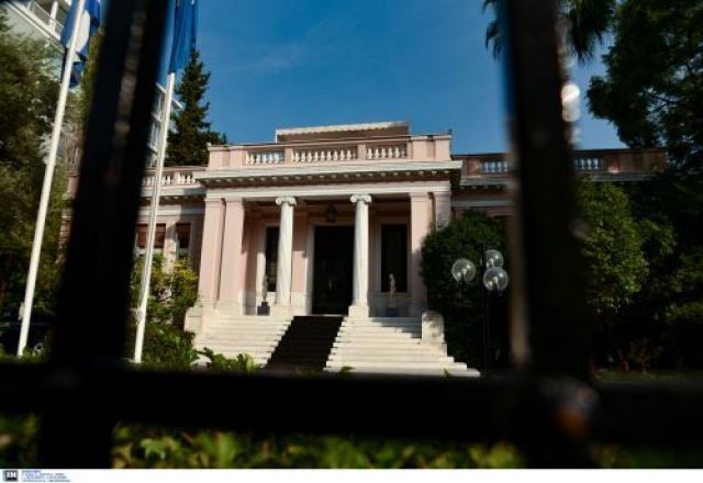 Κυβέρνηση σε Ιερώνυμο: Τα ζητήματα δικαιωμάτων δεν λύνονται με δημοψηφίσματα