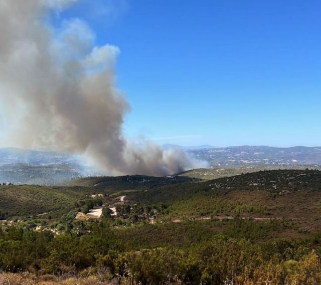 Φωτιά στη Σταμάτα, μήνυμα του 112 – «Παραμείνετε σε ετοιμότητα»