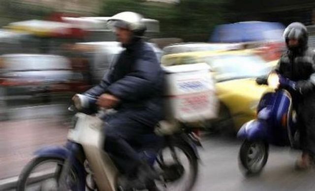 Λαμία: Έκλεψε μηχανάκι delivery έξω από cafe στο κέντρο της πόλης!