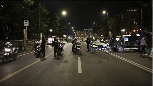 Λήξη συναγερμού στη Βουλή - Δεν βρέθηκε βόμβα, ανοίγουν οι δρόμοι