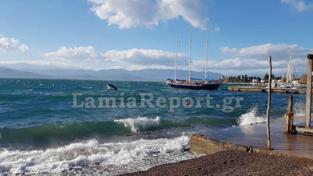 Ράχες: Βούλιαξαν σκάφος οι νοτιάδες (ΦΩΤΟ)