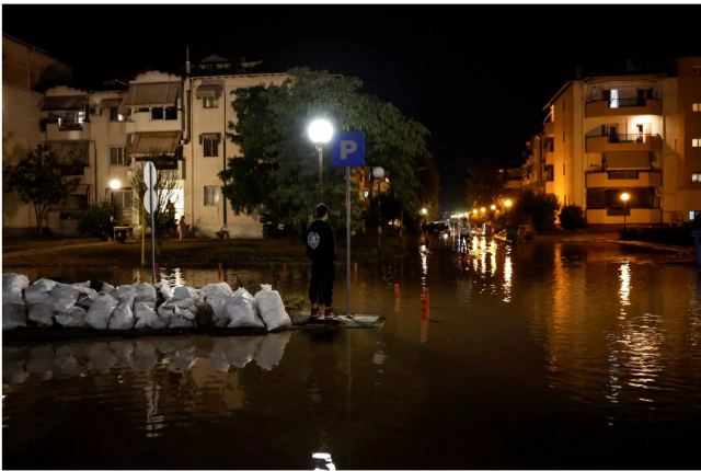 Στο έλεος του Πηνειού η Λάρισα - Τα χωριά της Θεσσαλίας βουλιάζουν το ένα μετά το άλλο - 11 οι νεκροί