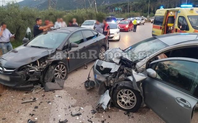 Λαμία: Έπεσε πάνω σε αυτοκίνητο με οικογένεια (ΒΙΝΤΕΟ-ΦΩΤΟ)