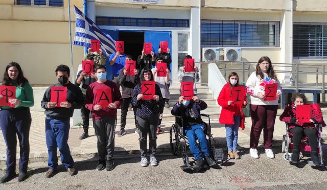 Οι μαθητές του ΕΝΕΕΓΥΛ Λαμίας εκφράζουν τη θλίψη τους για το τραγικό συμβάν στα Τέμπη