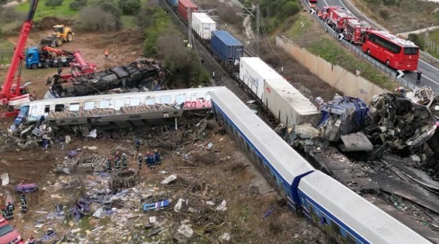 Τέμπη: Τραγωδία με 38 νεκρούς - Φόβοι ότι ο αριθμός θα αυξηθεί