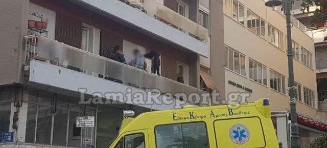 Λαμία: Καλούσε σε βοήθεια μέσα από το διαμέρισμα - ΦΩΤΟ