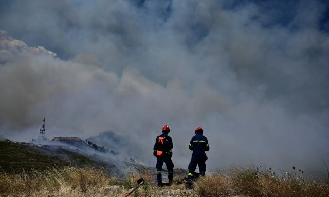 Φωτιές: Στα Δερβενοχώρια επικεντρωμένες οι προσπάθειες